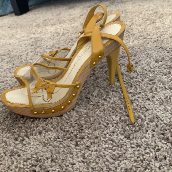 LOUIS VUITTON
Yellow Patent Leather Wood Platform Heels - Picture 4 of 4